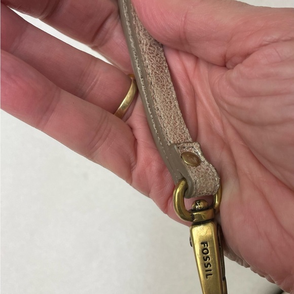 Fossil large silverish gold leather wristlet wallet - Picture 6 of 13